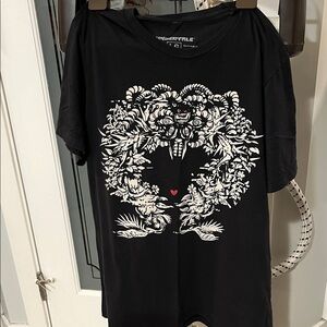 UNDERTALE Black Graphic T-Shirt with White and Red Design size Large